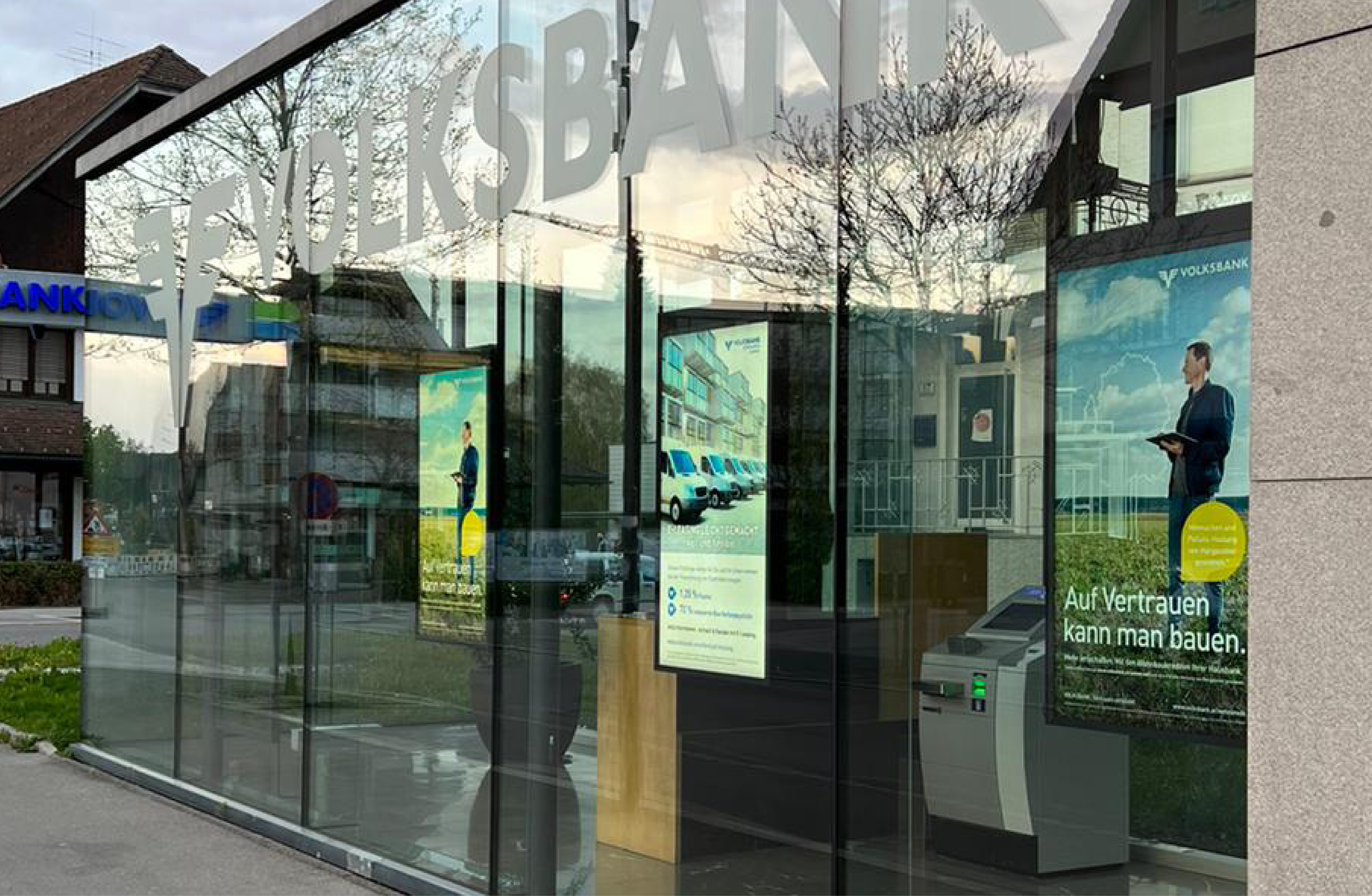 Screenwerbung in den Filialen